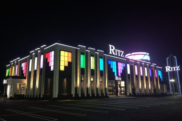 パチンコホール 外壁・店内LED